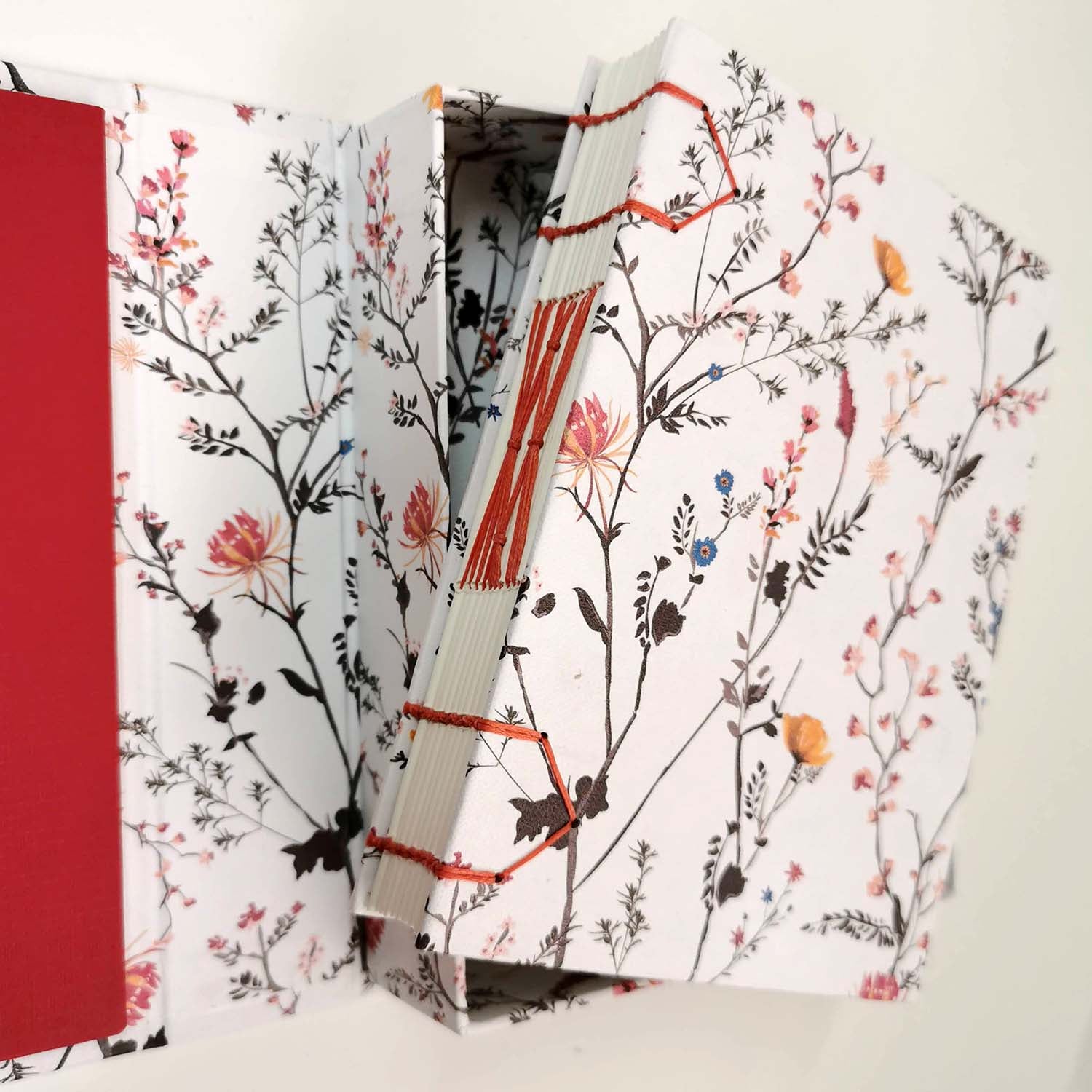 Premium Χειροποίητo Σημειωματάριo σε κασετίνα - Flowers on white