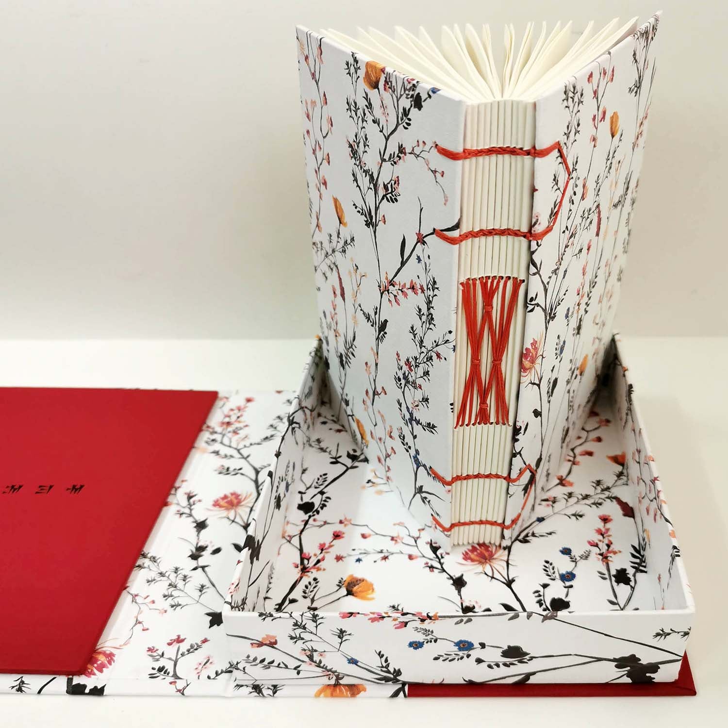 Premium Χειροποίητo Σημειωματάριo σε κασετίνα - Flowers on white