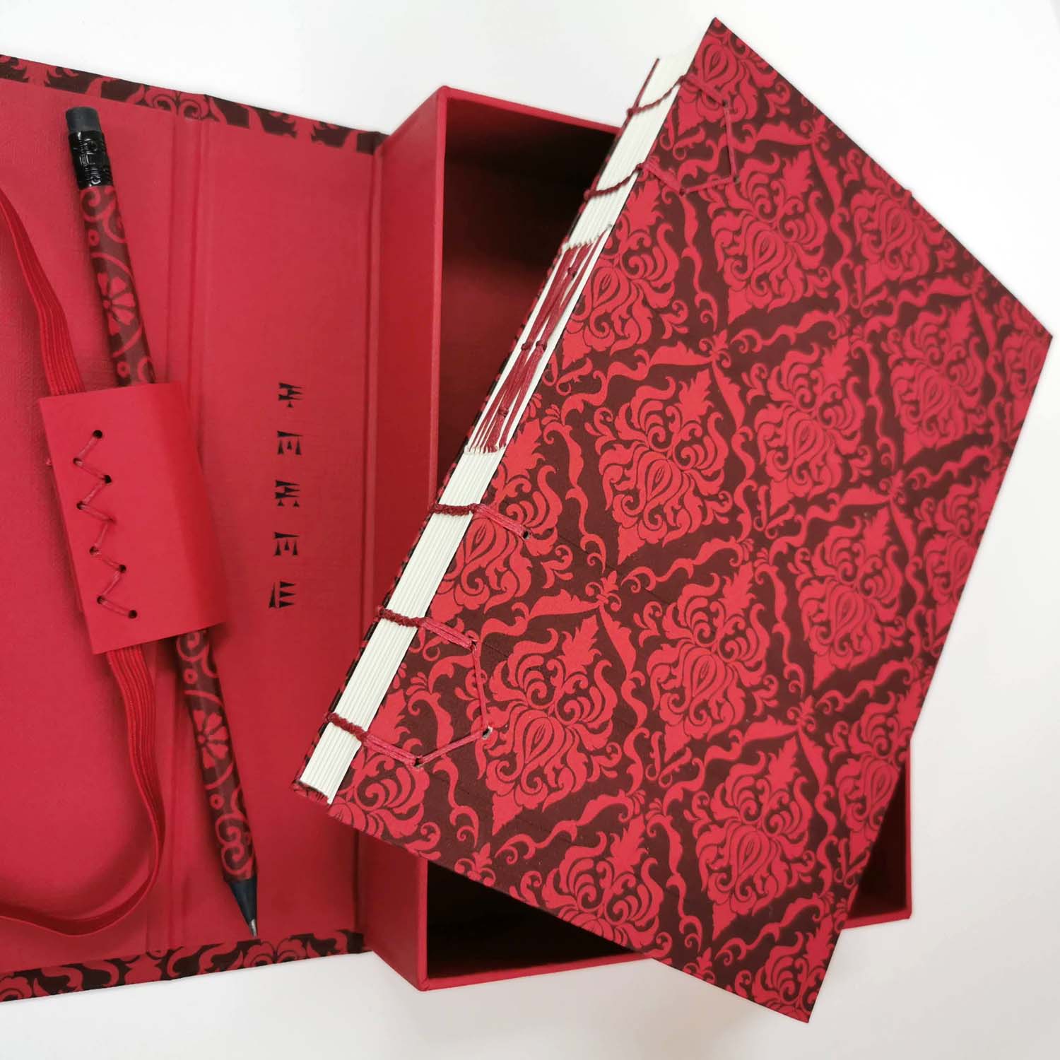 Premium Χειροποίητo Σημειωματάριo σε κασετίνα - Black Flower damansk on red