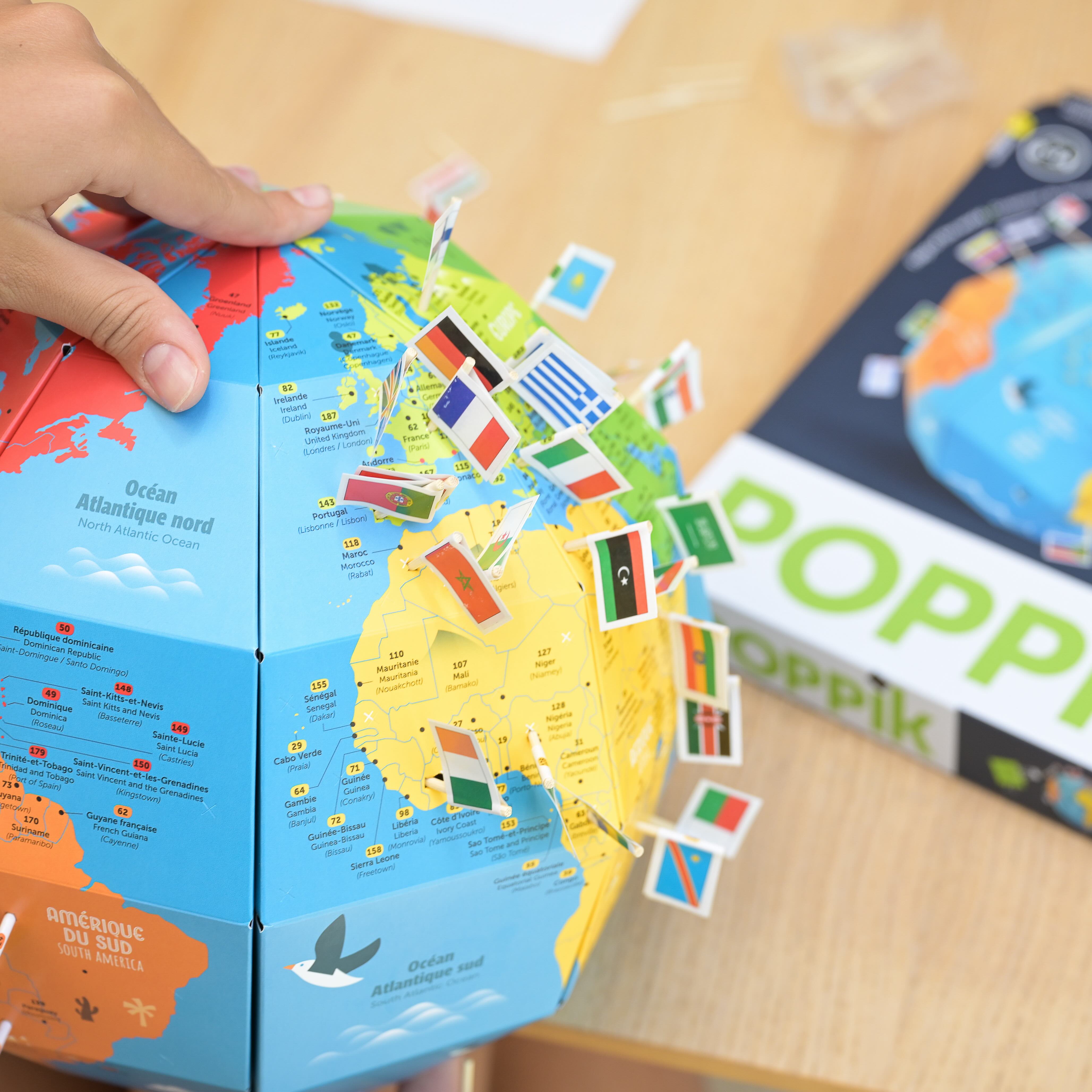 3D Σφαίρα με αυτοκόλλητα - Σημαίες